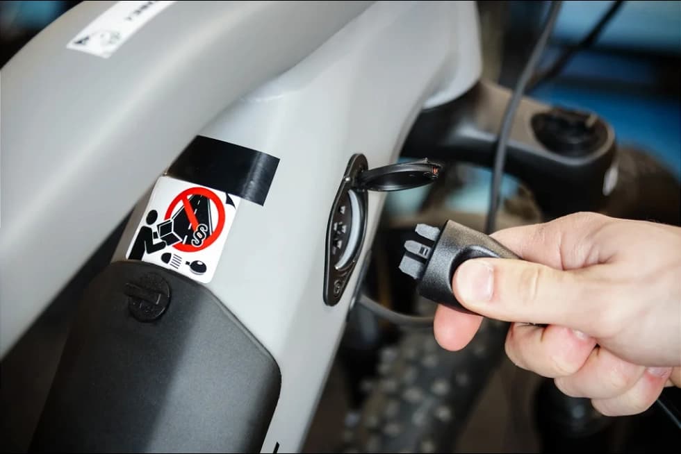 E-bike and scooter battery repair at the EVE MODS workshop